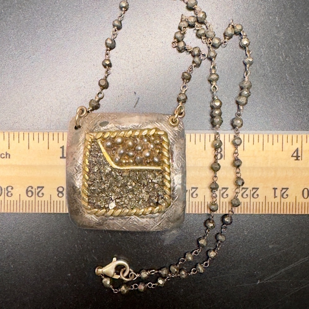 Vintage signed 925 & Gold 2-Tone Textured unique stone inlay pendant Necklace